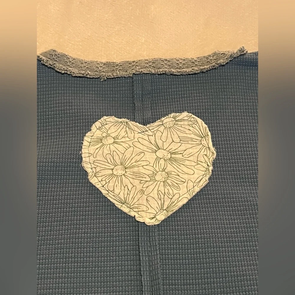 NEW! POL Thermal Knit Top with Heart Peace Sign
Patch on Front in Sz. Large - Picture 11 of 15